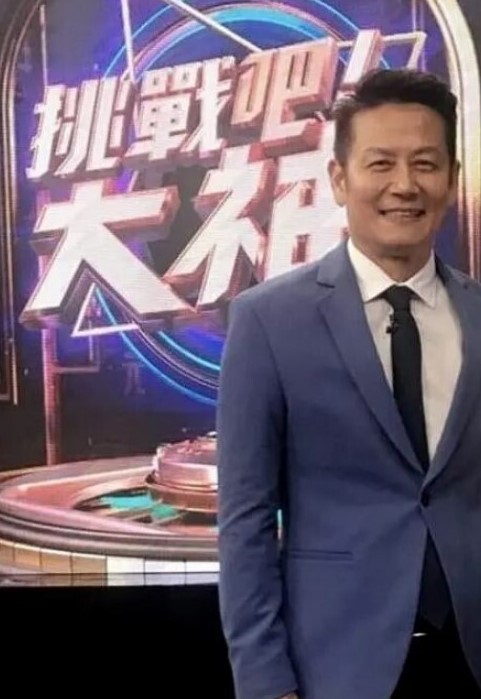 光头大哥的小骚妻露脸激情啪啪给狼友看深喉口交大鸡巴舔硬了不干骚穴干菊花浪叫不止 - 速度贼快